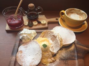パンケーキ(イチゴソース付き)